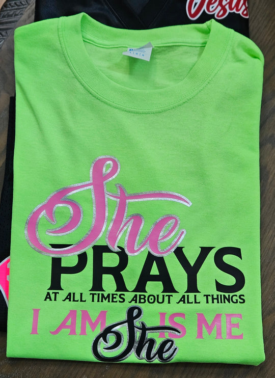 She Prays Tee